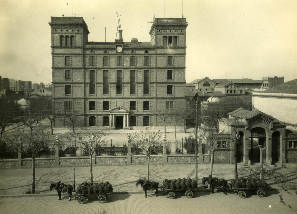 Edifici de l'Escola del Treball, 1915-1935. ANC. Autoria: Josep Maria Sagarra i Plana, fotògraf. ANC1-585-N-8671. A partir d’una còpia cedida per l’AFB, C22/151 (CAT AGDB)